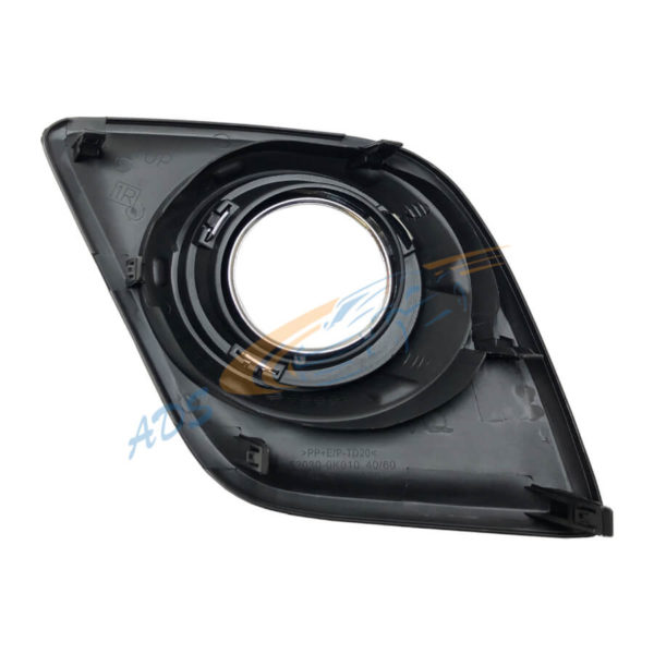 Toyota Hilux 15 Fog Lamp Grille Right Side 2
